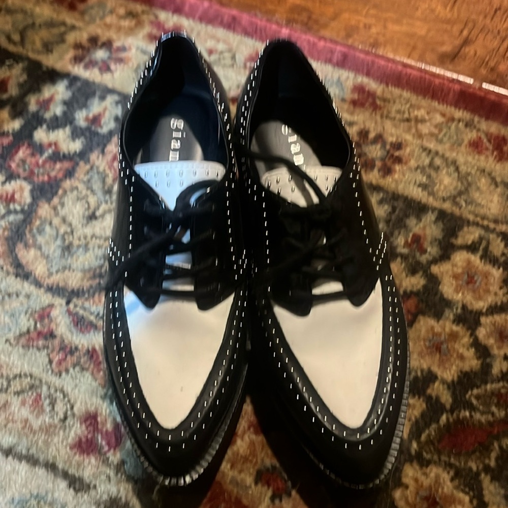 Gianni Bini black and white creepers